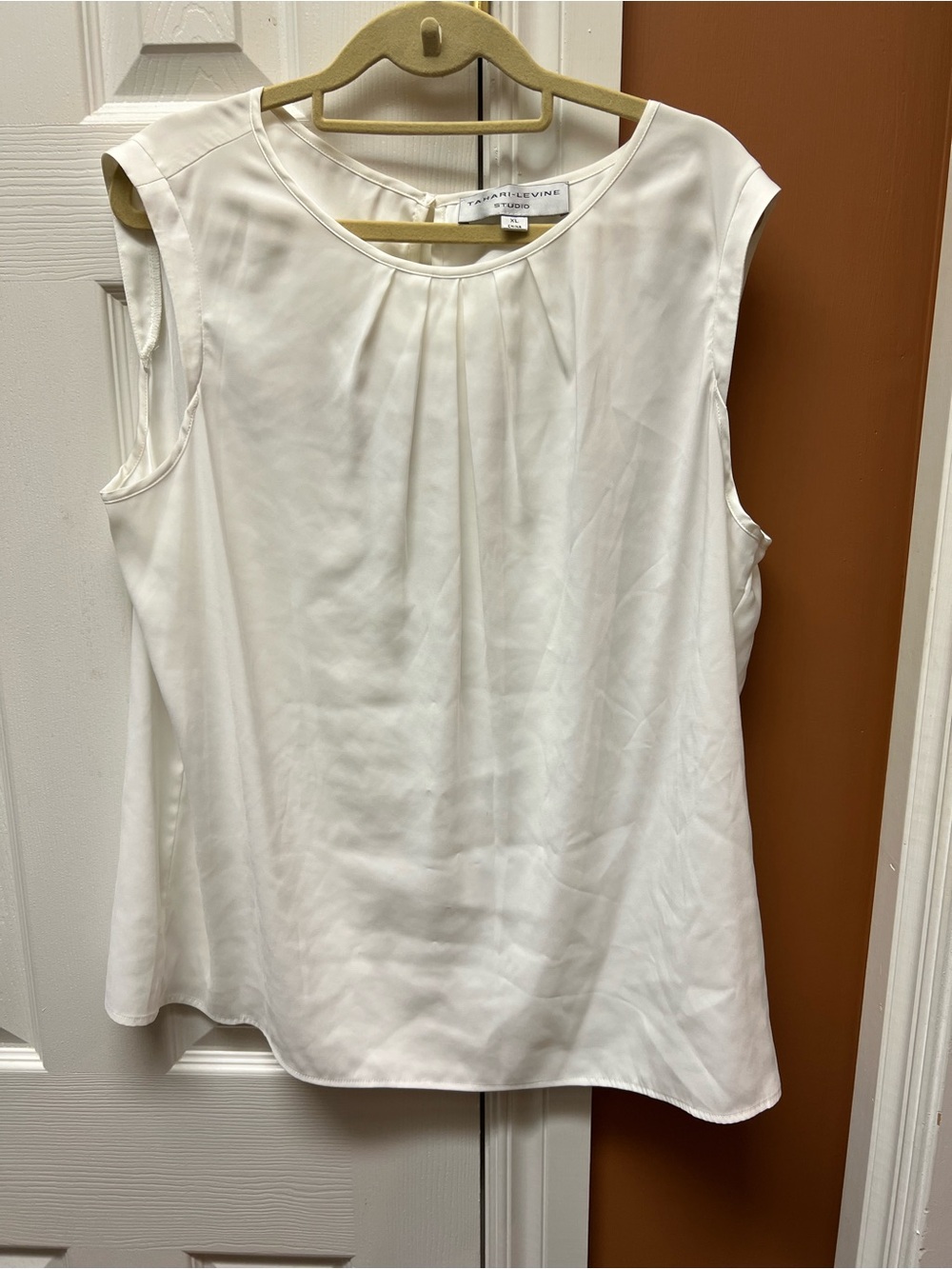 Sleeveless Pleated Neck in White